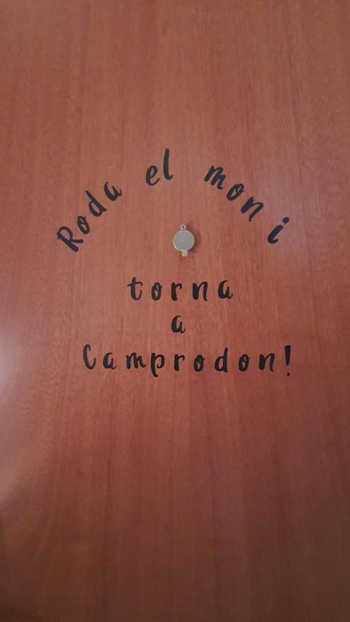 El Mussol De La Vila Camprodon, Balconets Amb Vistes A La Placa Luaran gambar