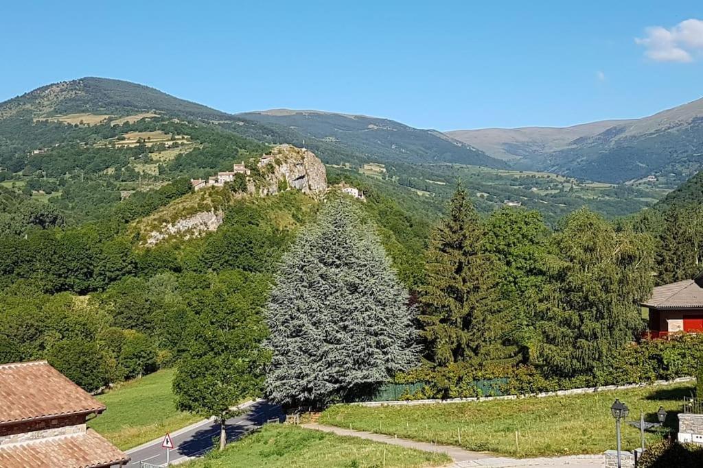 El Mussol De La Vila Camprodon, Balconets Amb Vistes A La Placa Luaran gambar