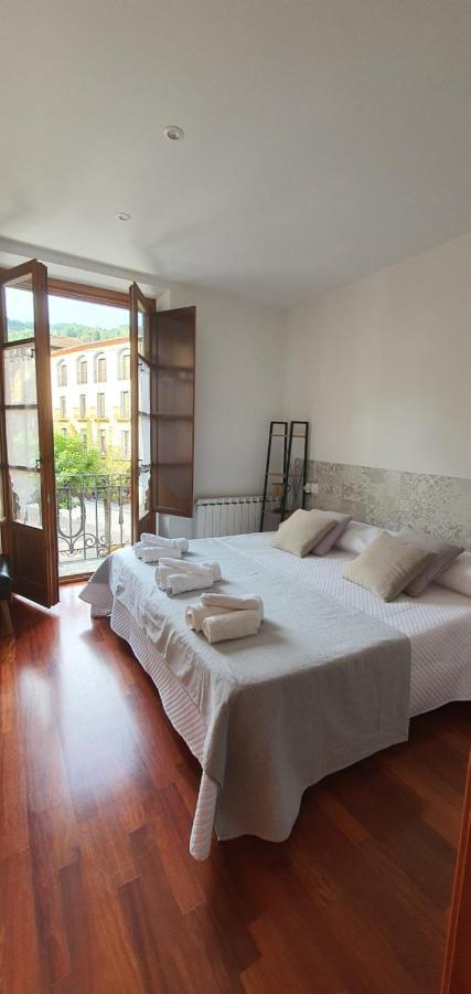 El Mussol De La Vila Camprodon, Balconets Amb Vistes A La Placa Luaran gambar