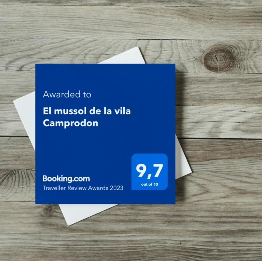 El Mussol De La Vila Camprodon, Balconets Amb Vistes A La Placa Luaran gambar